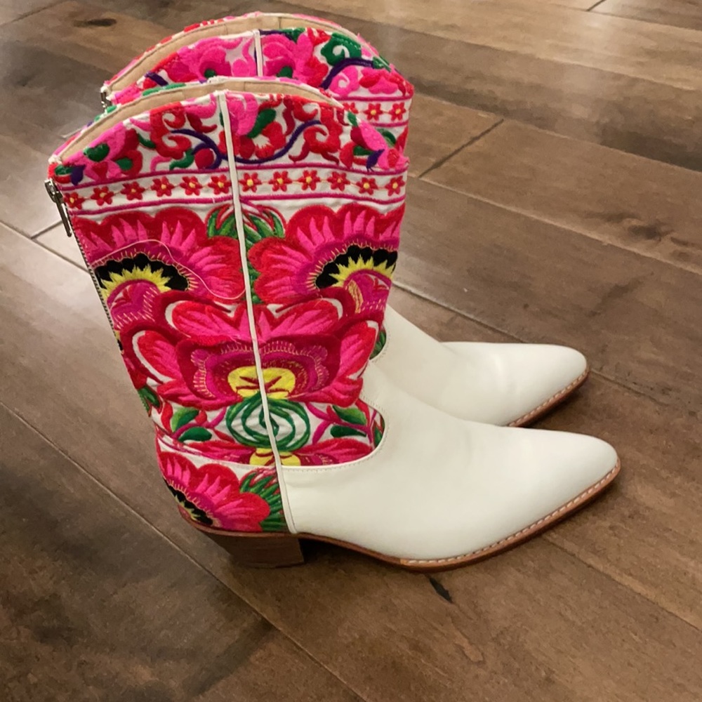 Free People Momo NY Selina Embroidered Western Boots NWOT Size 41 US 11 no box.